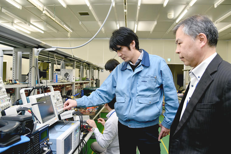 Kỹ sư Nhật Bản sửa chữa lắp đặt máy móc lương 22,5 man